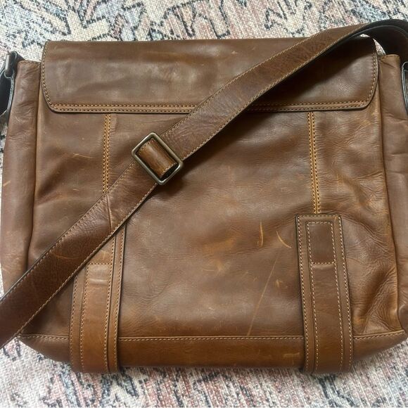 Frye NWT Logan Messenger Bag Dark Brown Leather MSRP $498 DB791 - Picture 15 of 16